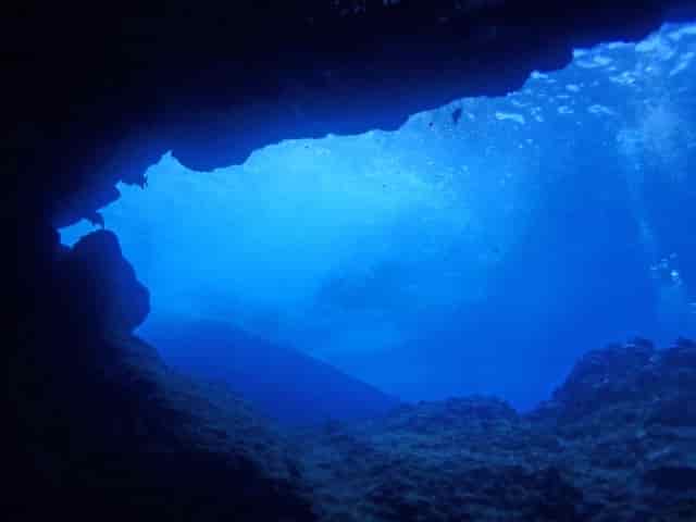 ワンピースネタバレ1116話イメージ・海底の洞窟の写真